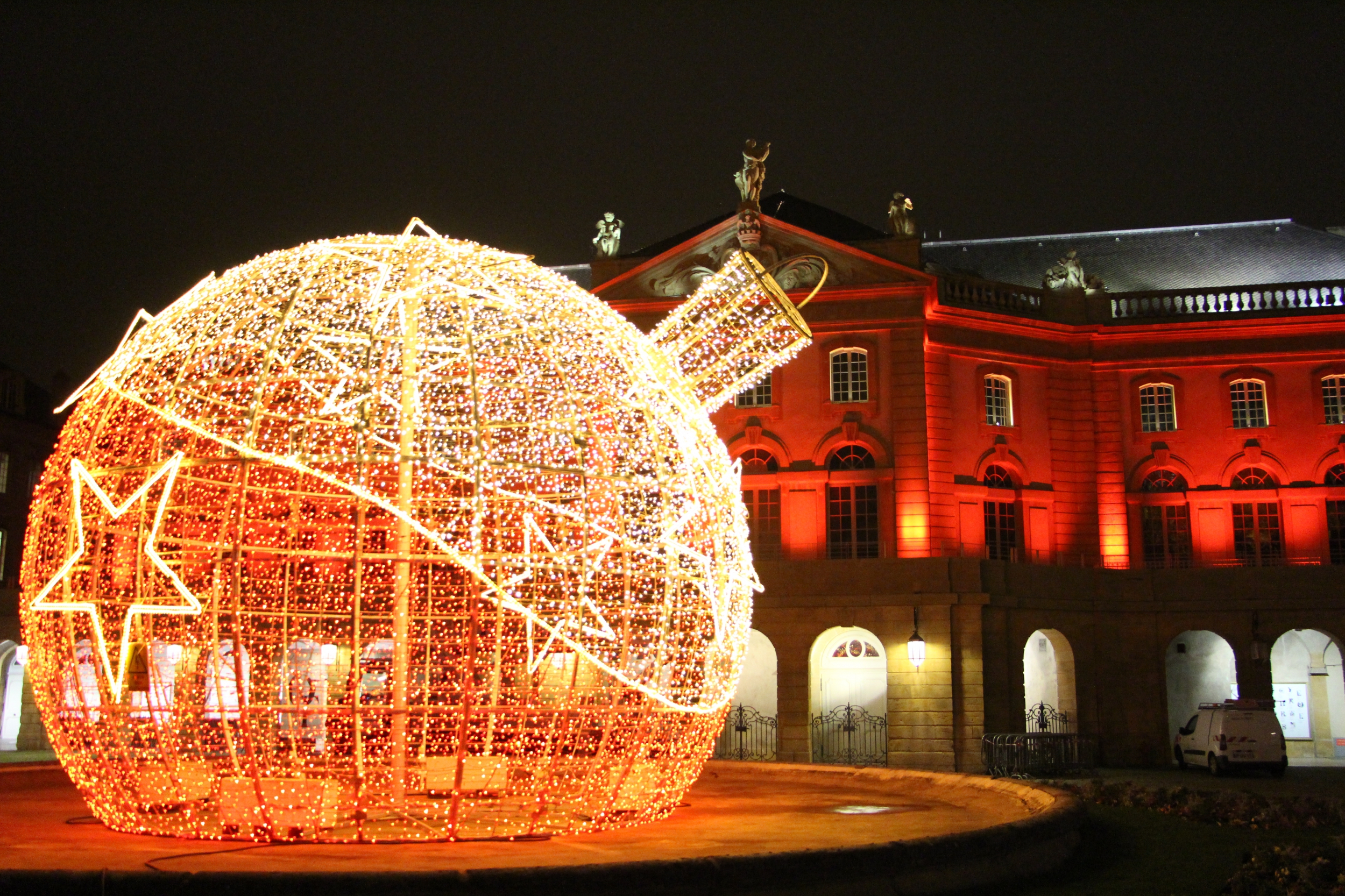 Opéra-théâtre et décor de Noël