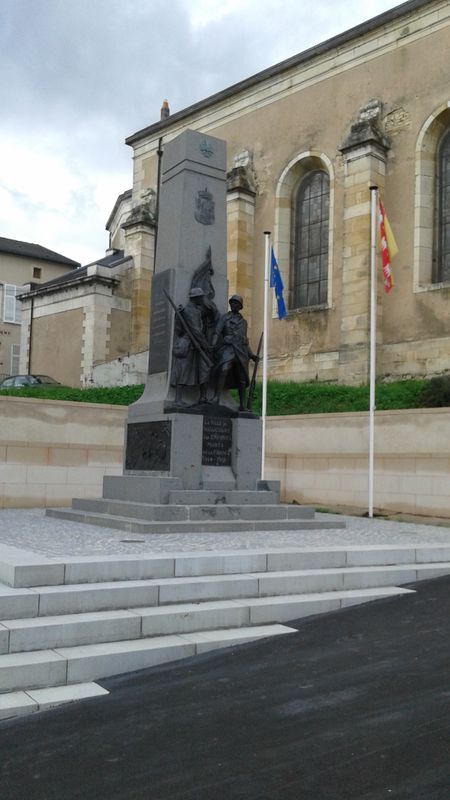 Monument aux morts de Thiaucourt / Mairie de Thiaucourt-Regniéville